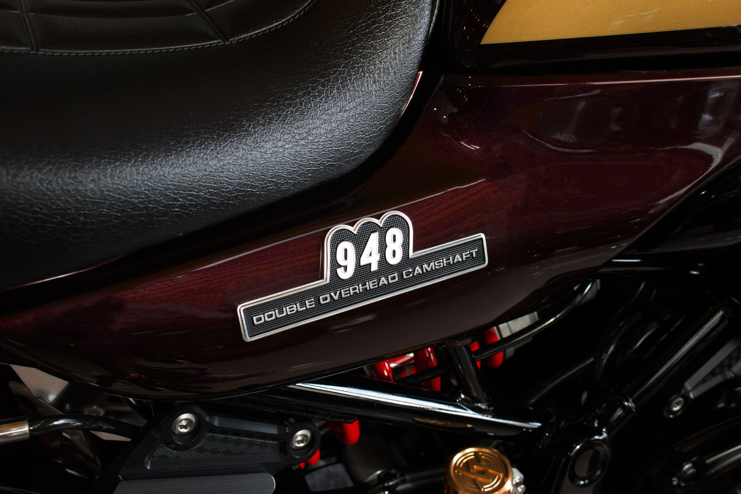 記事 ≪DOHCサイドカバーエンブレム「948」の開発≫のアイキャッチ画像